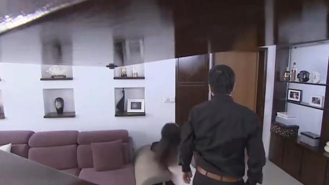 8年后遍体鳞伤逃回家惨状令家人心疼落泪AG真人游戏平台16岁少女和大叔私奔(图3)