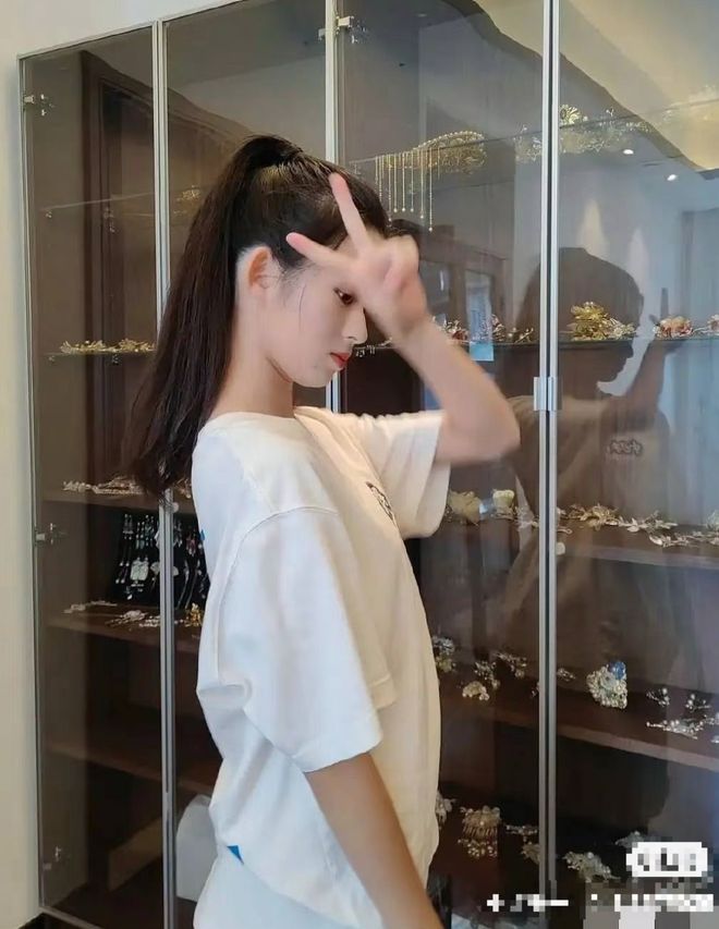 杨钿甜家里的10个好货！AG真人国际网站扒一扒黄(图5)