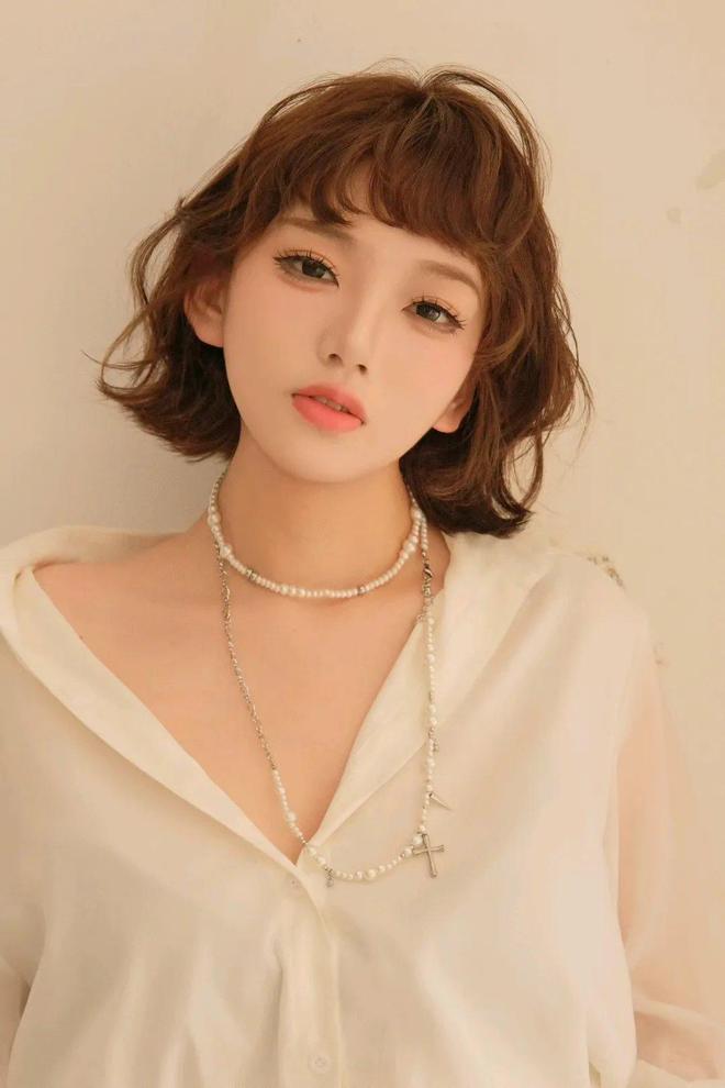 波短发“反杀”让你美到开挂AG真人网长发封印颜值？这(图1)