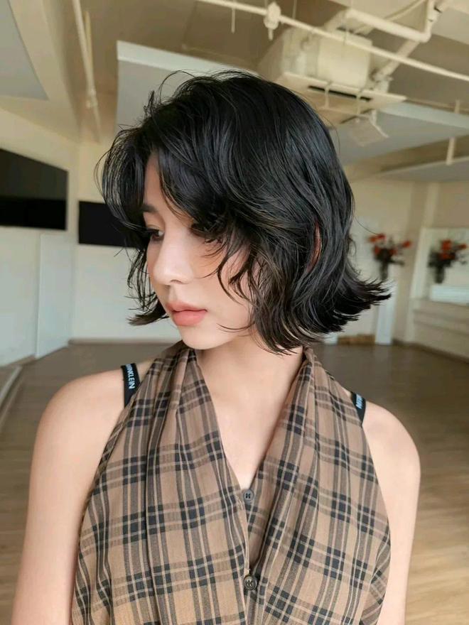 波短发“反杀”让你美到开挂AG真人网长发封印颜值？这(图7)