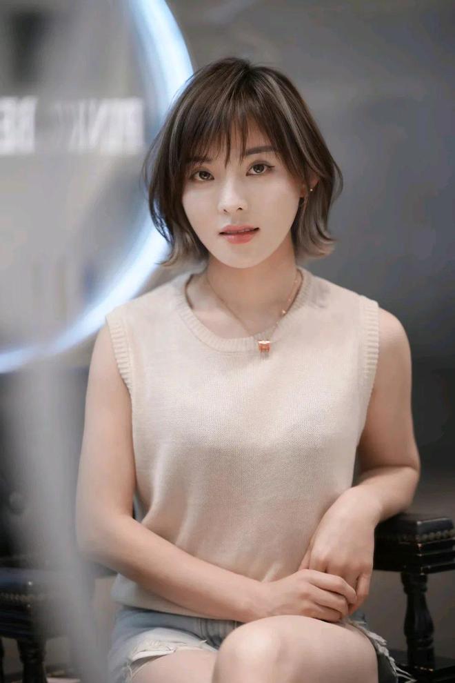 波短发“反杀”让你美到开挂AG真人网长发封印颜值？这(图11)