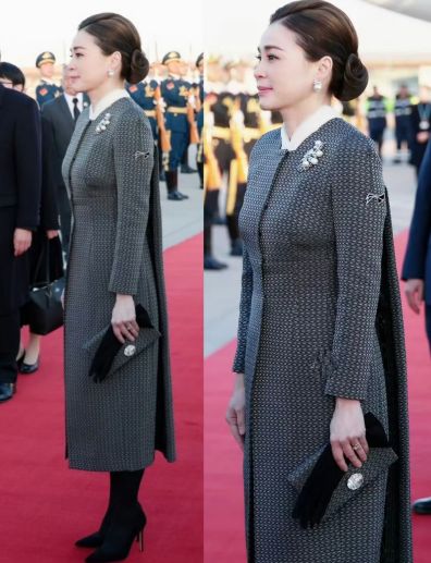 型访华诗妮娜重回泰王室舞台！AG真人国际游戏苏提达八套造(图12)