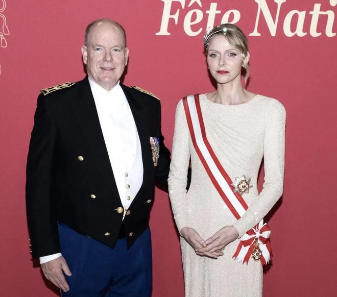 4年后再戴婚礼王冠竟有新寓意！AG真人澳门百家家乐夏琳王妃1(图3)