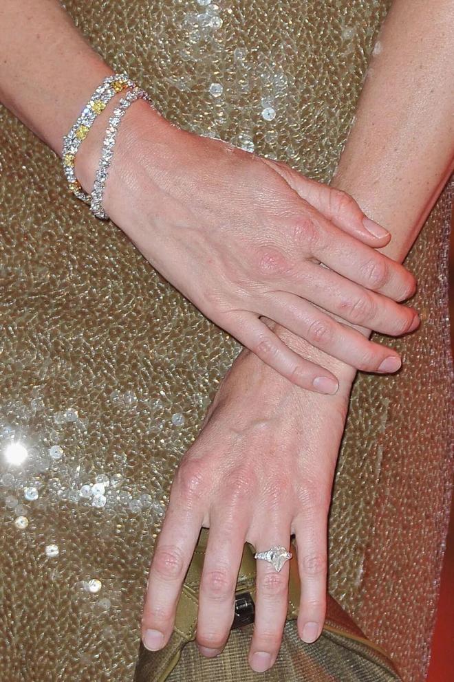 4年后再戴婚礼王冠竟有新寓意！AG真人澳门百家家乐夏琳王妃1(图13)