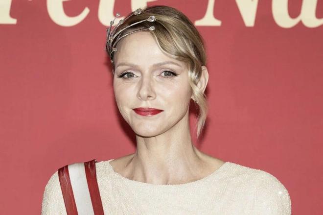 4年后再戴婚礼王冠竟有新寓意！AG真人澳门百家家乐夏琳王妃1(图11)