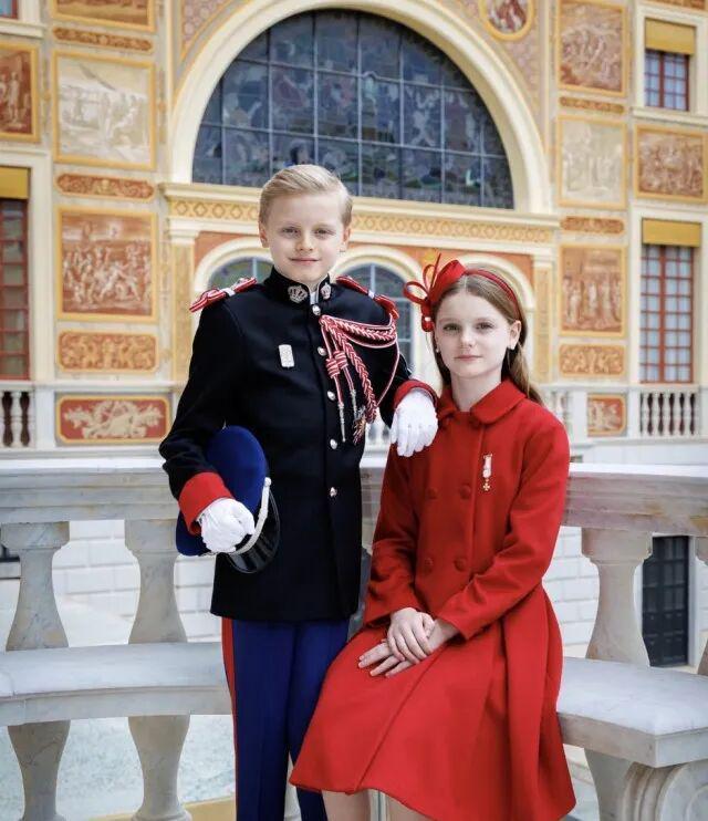 4年后再戴婚礼王冠竟有新寓意！AG真人澳门百家家乐夏琳王妃1(图8)