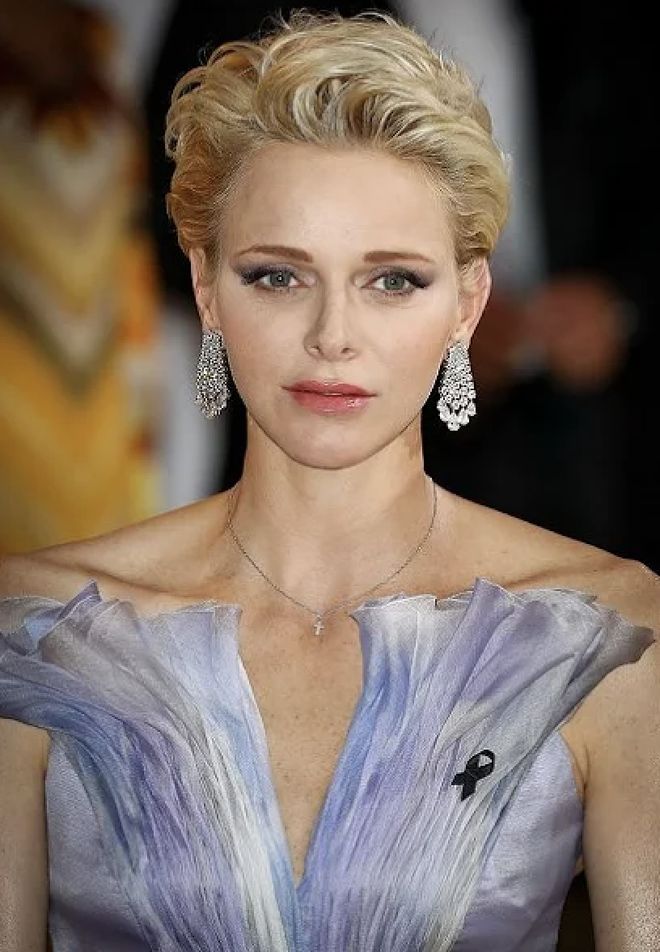 4年后再戴婚礼王冠竟有新寓意！AG真人澳门百家家乐夏琳王妃1(图9)